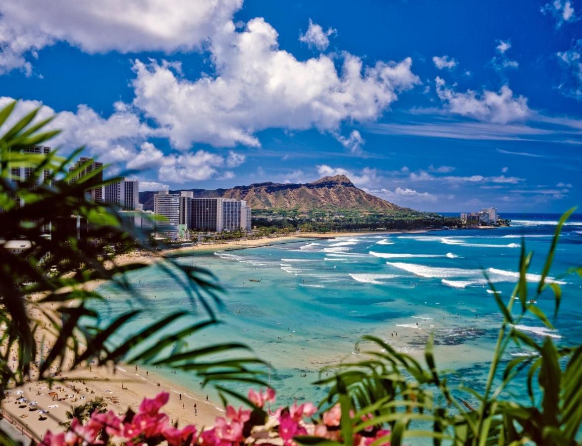 Aloha Vibes Await! Stylish Condo At Aloha Surf - Mountain And City Views Honolulu Exterior photo