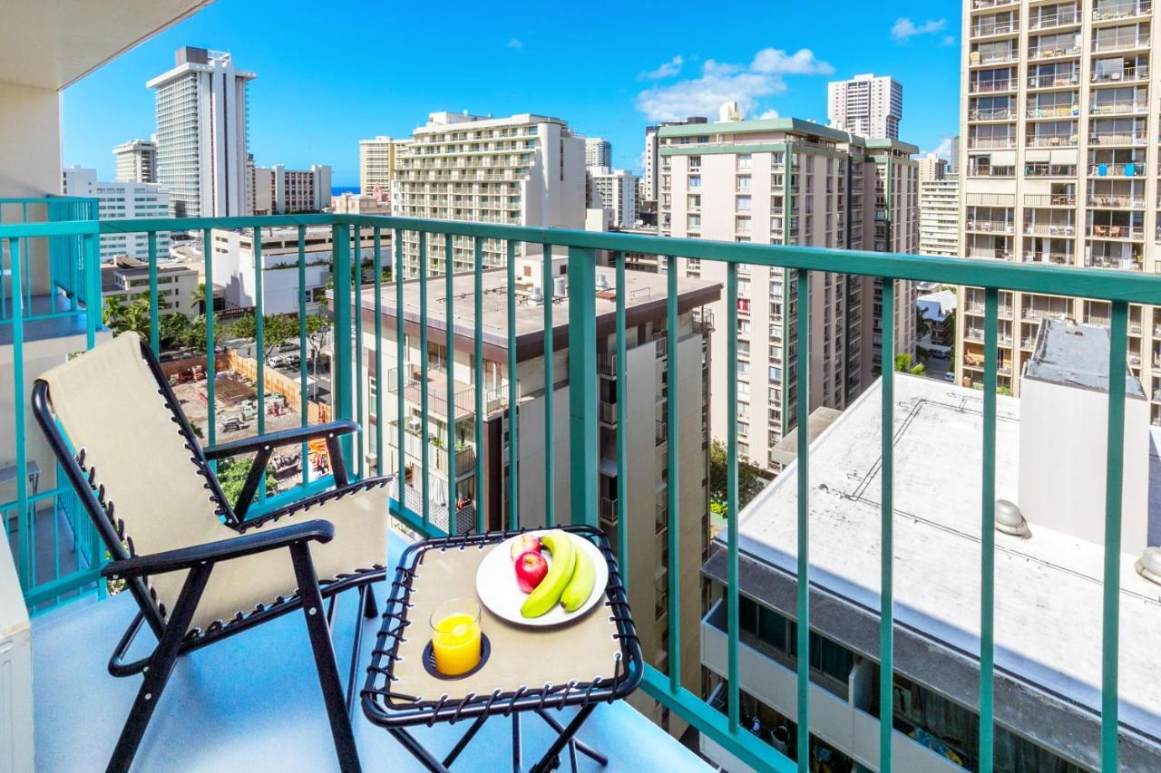 Aloha Vibes Await! Stylish Condo At Aloha Surf - Mountain And City Views Honolulu Exterior photo