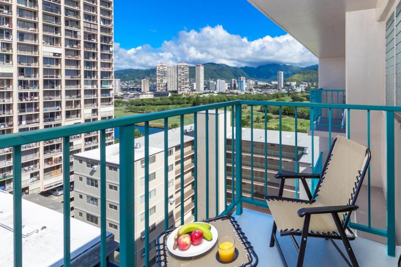 Aloha Vibes Await! Stylish Condo At Aloha Surf - Mountain And City Views Honolulu Exterior photo