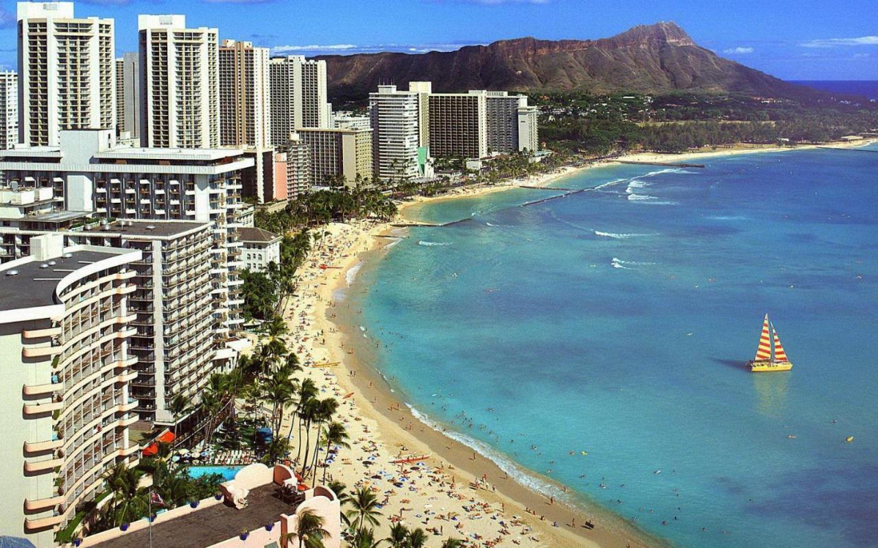 Aloha Vibes Await! Stylish Condo At Aloha Surf - Mountain And City Views Honolulu Exterior photo