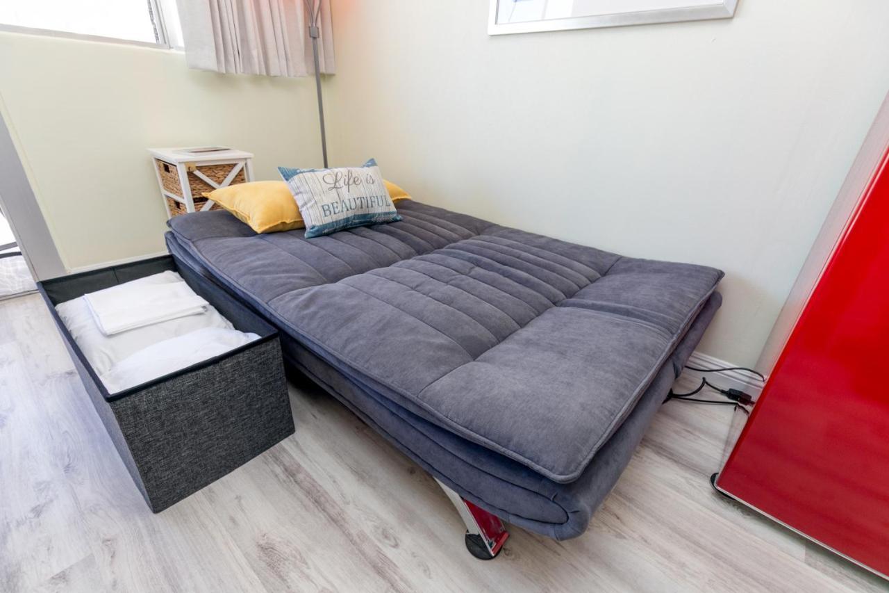 Aloha Vibes Await! Stylish Condo At Aloha Surf - Mountain And City Views Honolulu Exterior photo